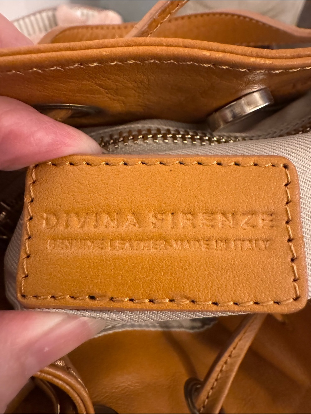 ๐๐คDIVINA FIRENZE NATURAL RAFFIA WOVEN AND TAN LEATHER BUCKET BAG! - Picture 8 of 11